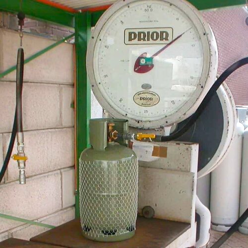 Gasfles vulinstallatie met weegschaal