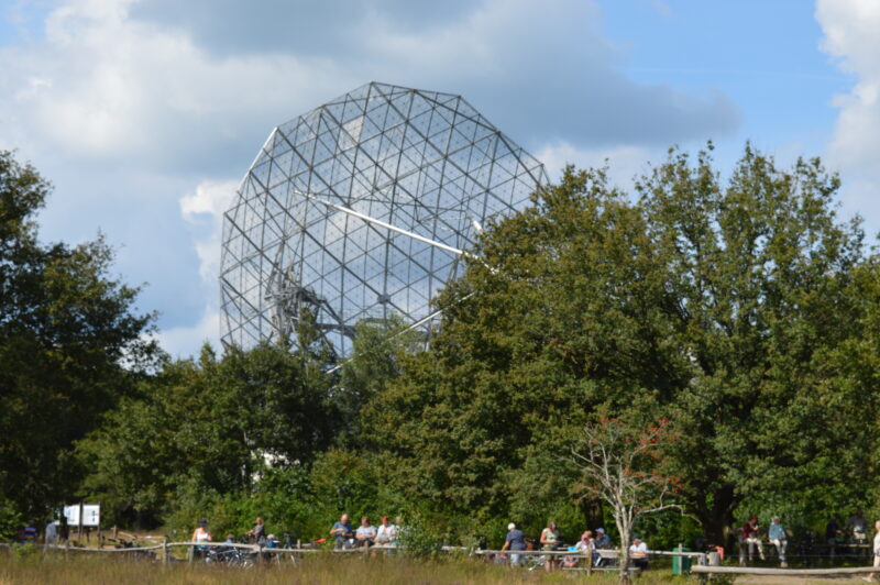 1-dwingelderveld-en-radiotelescoop-camras