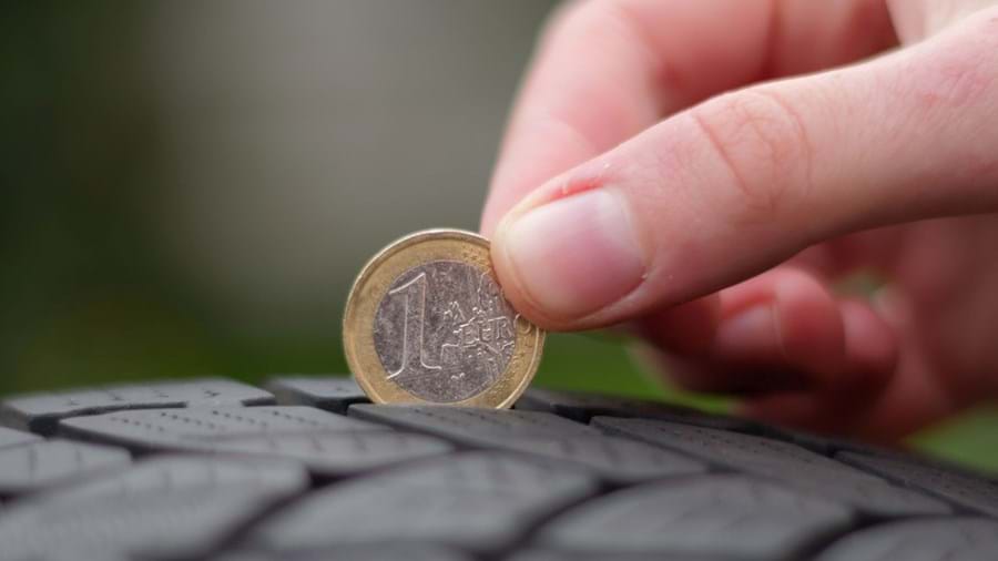 Profieldiepte controleren met een 1-euro munt