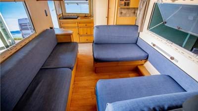 Nieuwe bekleding in geschilderde camper