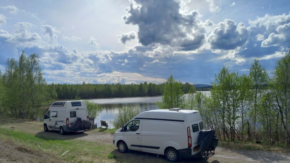 Camperplaats aan Fins meer
