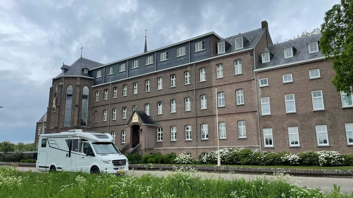 Camper Bij Missieklooster Heilig Bloed