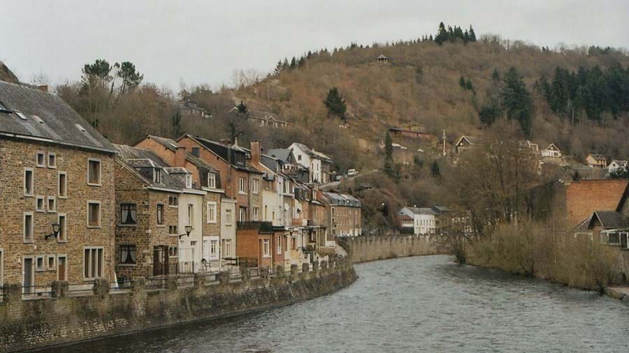 Huizen aan het water in La Roche - belgië
