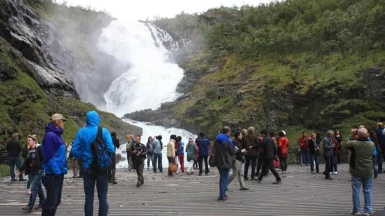 camperen noorwegen latefossen