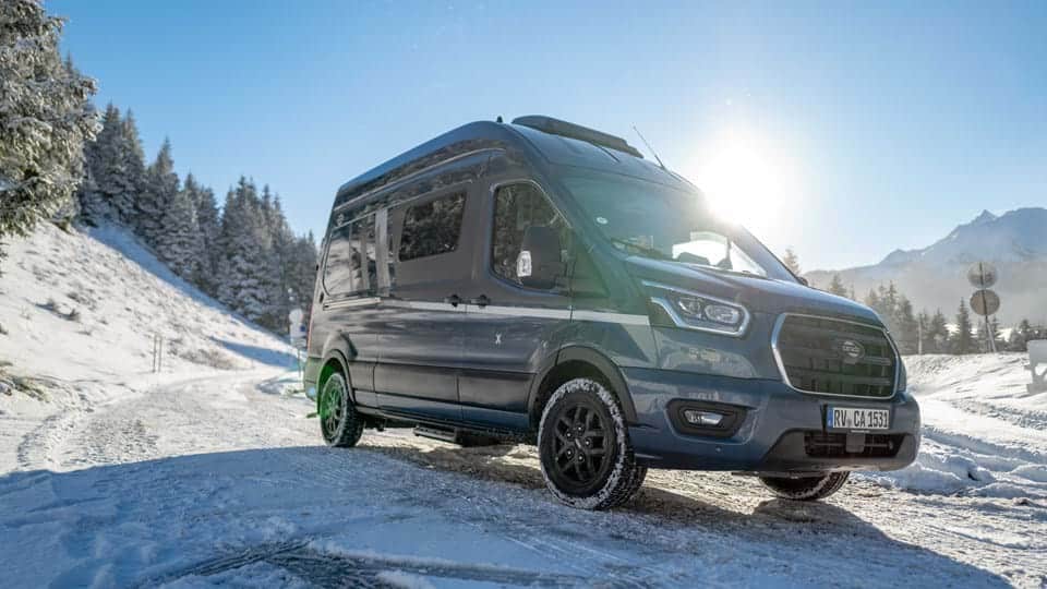 Eerste Carado met vierwielaandrijving: de CV590 4x4 op Ford exterieur sneeuw