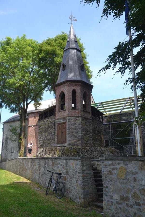 De provincie Luik - Vielsalm ijskelder met toren