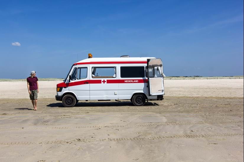 foto-met-bus-op-het-strand