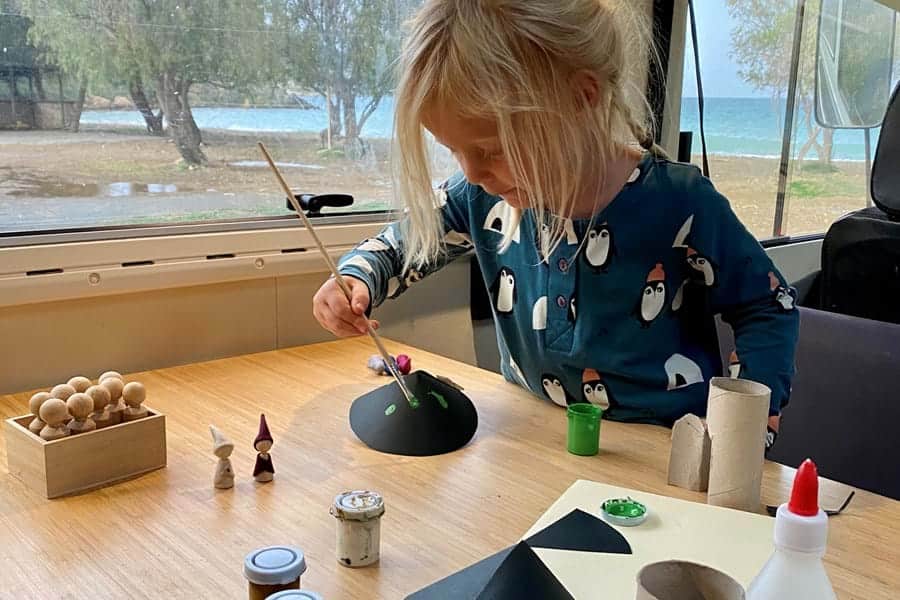 camper kinderen knutselen
