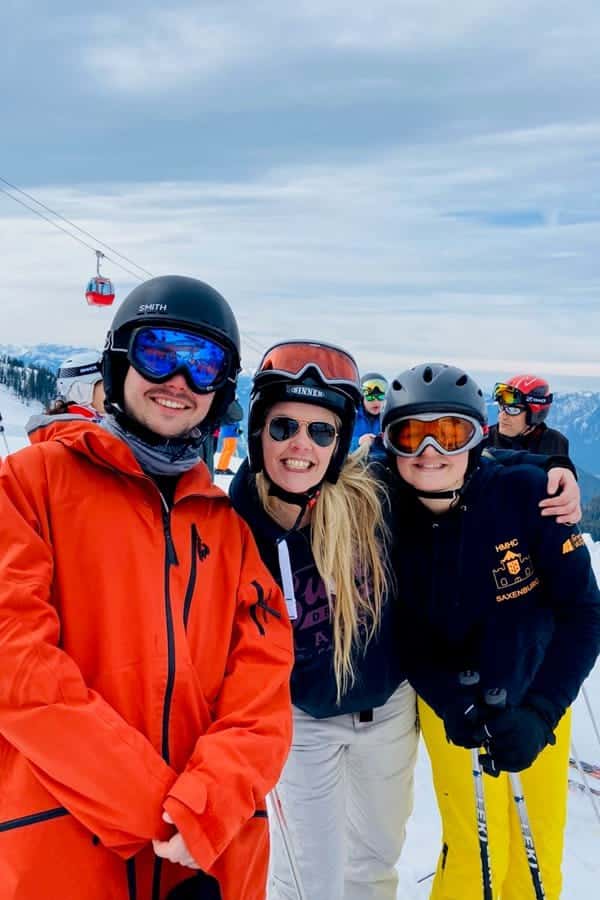 Met z’n vieren in de campingbus op skivakantie