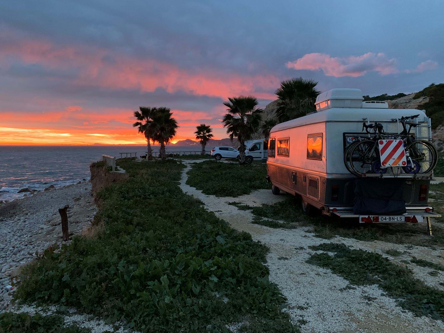 Camper zonsondergang