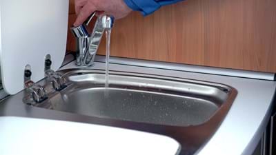 Kranen laten doorstromen