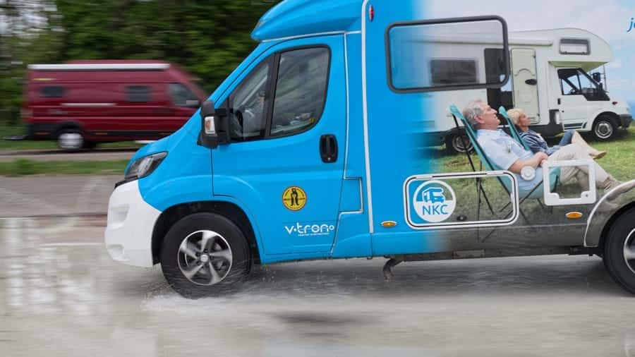 Camperband  op natte weg die veel water afvoert uit het profiel
