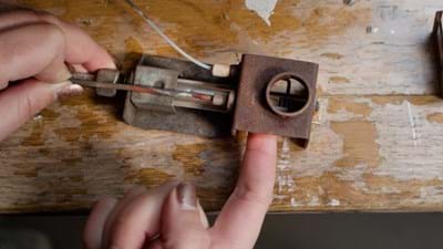 Plaatsen nieuwe tehrmosensor in koelkast