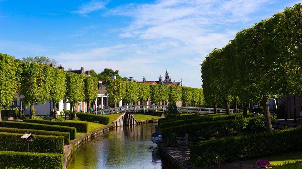 p31-istock-friese-elfstedentocht-per-camper-ijlst-friesland-gracht-brug
