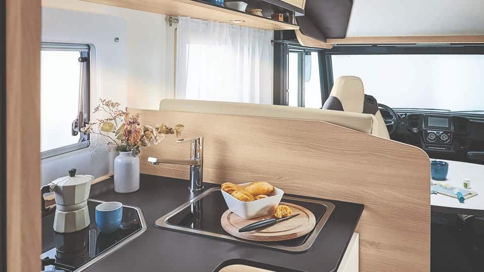Itineo Famili SB740: integraalcamper met kinderkamer - keuken