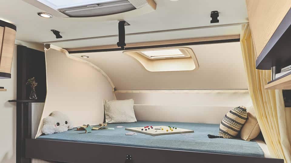 Itineo Famili SB740: integraalcamper met kinderkamer - slaapkamer