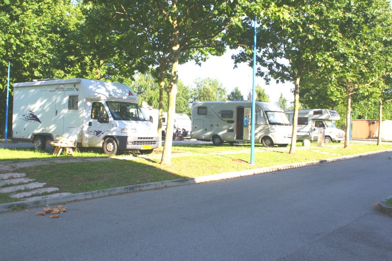 schaduwplekken-op-camperplaats-brescia