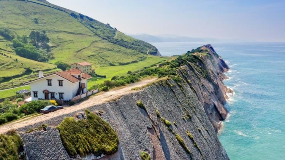 spanje-en-portugal-flysch-zumaia-kust-zee-van-baskenland-tot-de-algarve