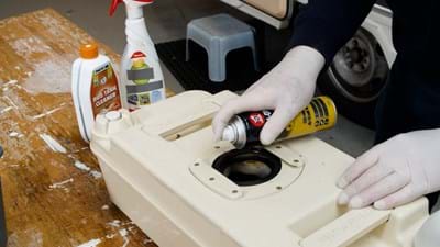 Lipseal onderhoud van tieletcassette in camper