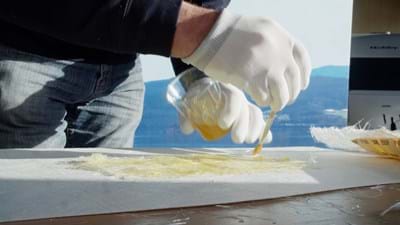 Insmeren glasmat met polyester