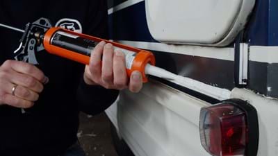 Kitrups leggen op de camper