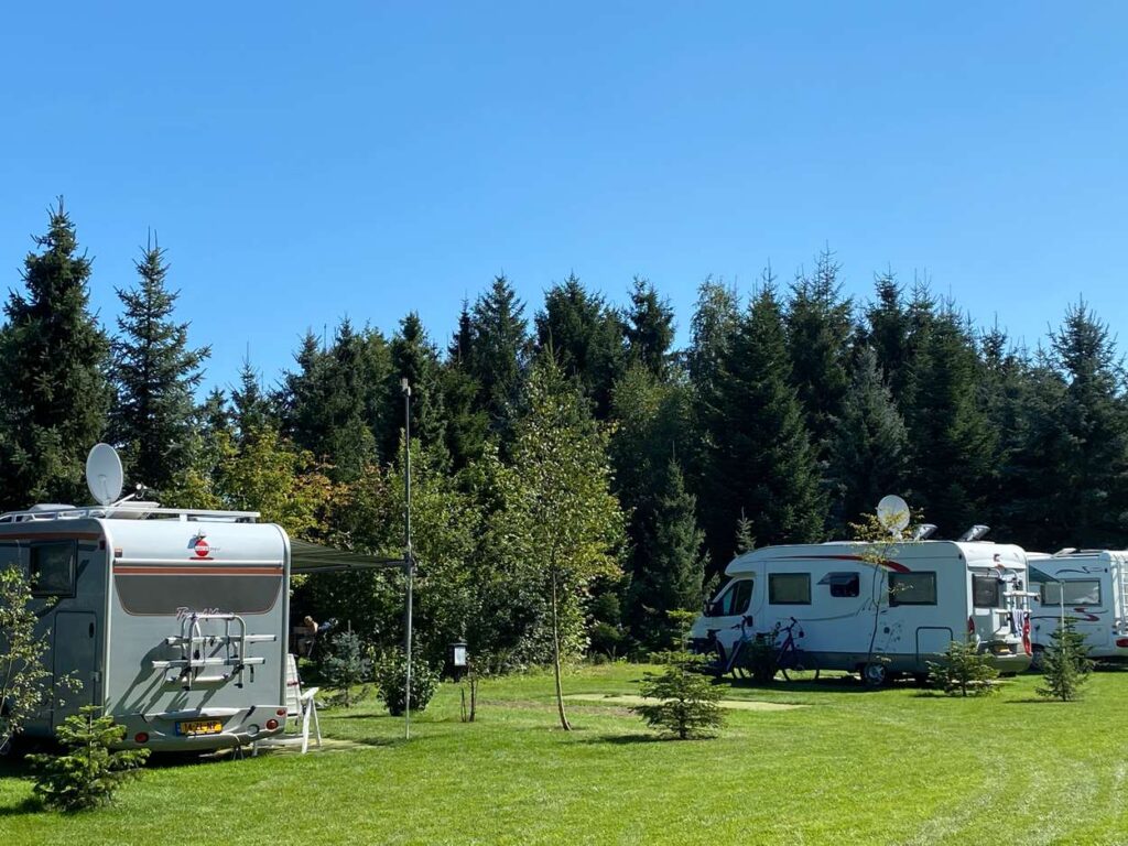 Campers op een camping