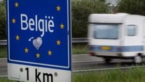 Bordje met België erop langs de snelweg