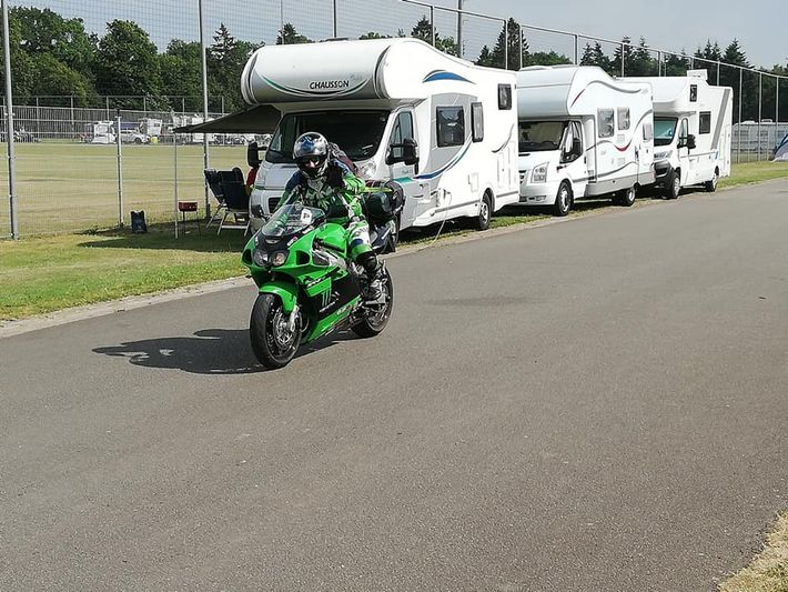 Tijdelijke camperplaats tijdens TT van Assen