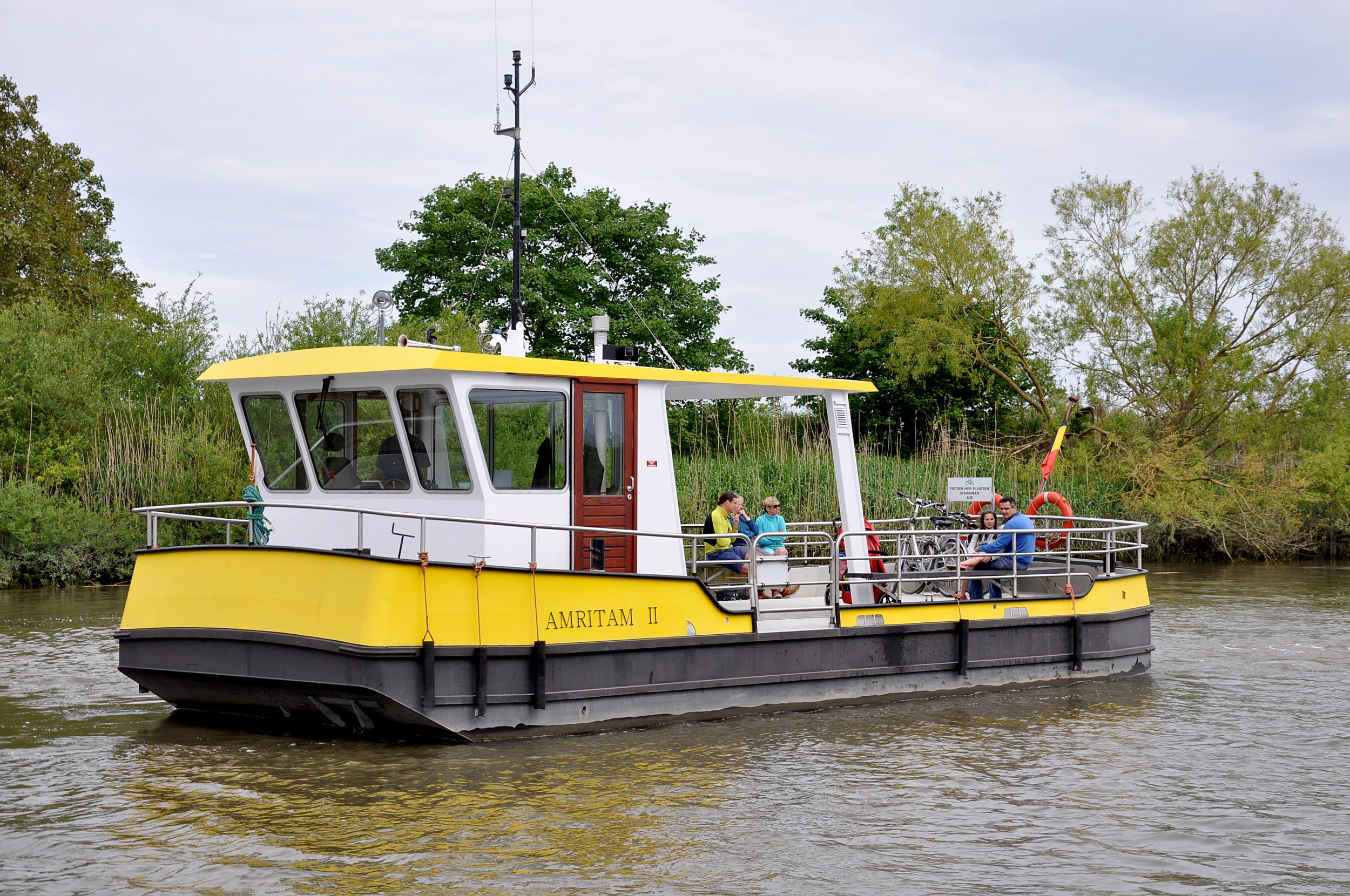 Veerpont tussen Hamme Tielrode Vlaanderen