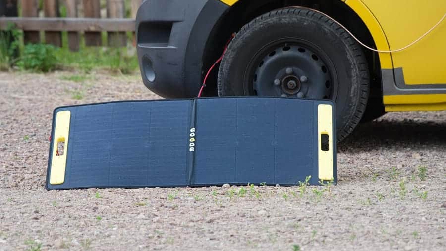 Vouwbaar zonnepaneel  bij de camper