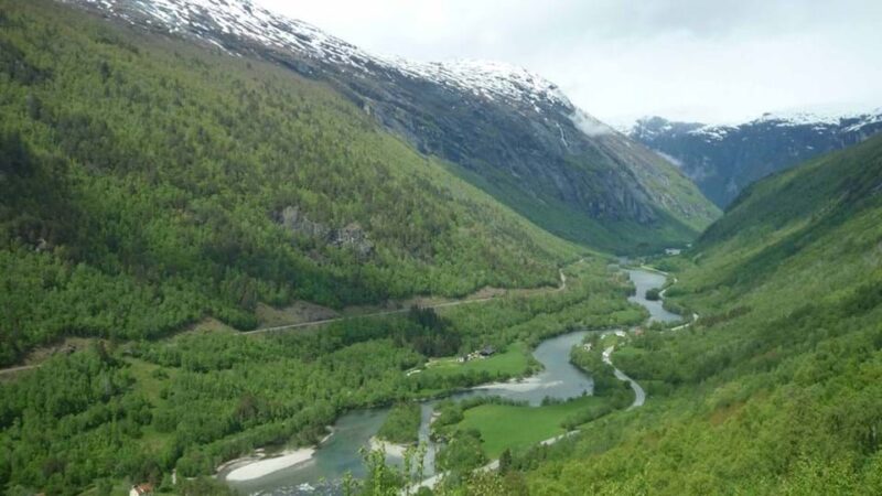zweden-finland-en-noorwegen-naar-de-noordkaap-dal-uitzicht
