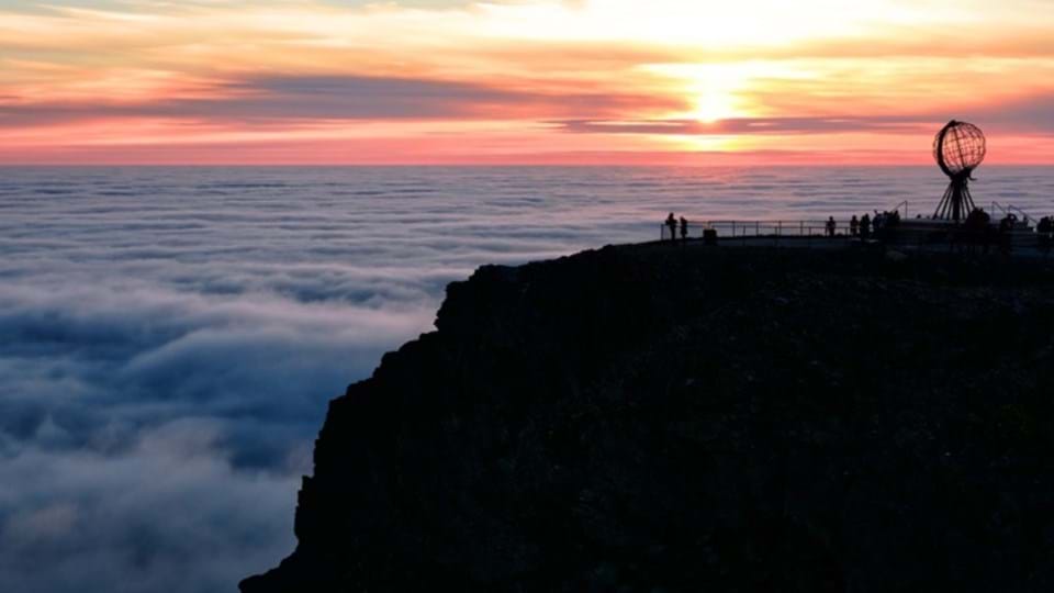 zweden-finland-en-noorwegen-naar-de-noordkaap-zonsondergang