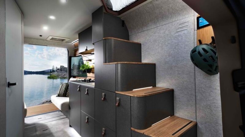 hymer_ventures_interieur_treppe-c-hymer-gmbh-co-kg