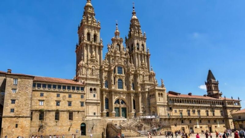 spanje-en-portugal-santiago-de-compostela-kathedraal-kerk-van-baskenland-tot-de-algarve