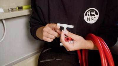 Aftakken van bestaande waterleidingen voor buitendouche