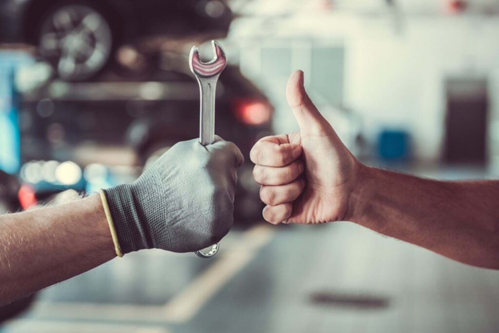 verzekering-personenauto-nieuw-gereedschap-duim