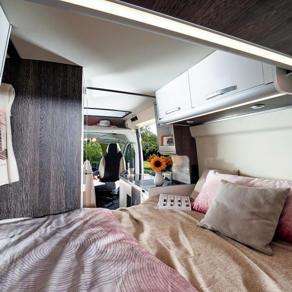 Westfalia-columbus-slapen-dwarsbed-kussens-1