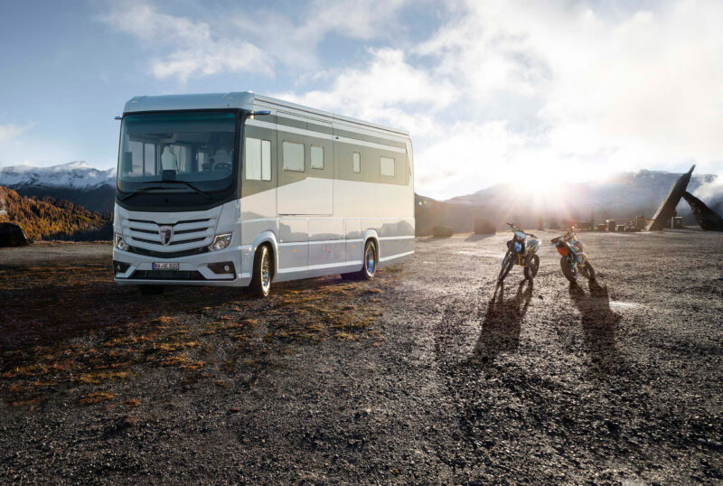 morelo_grand_empire_exterieur_stehend_vorne_links_motorcross