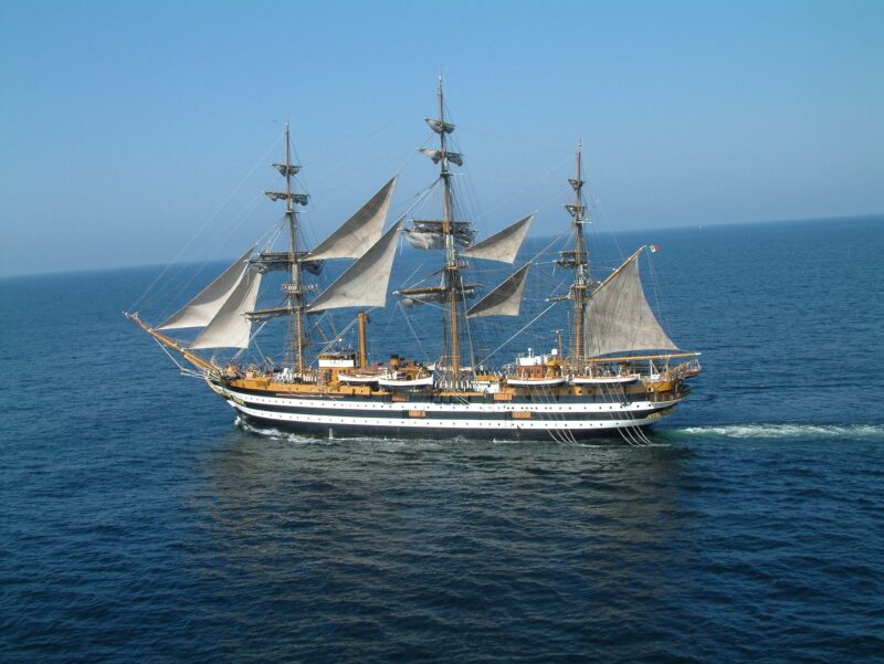 ship-999616_1920