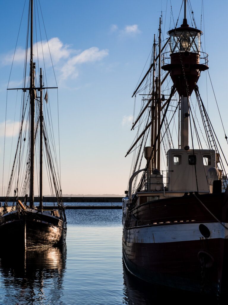 ships-3932765_1920 (1)
