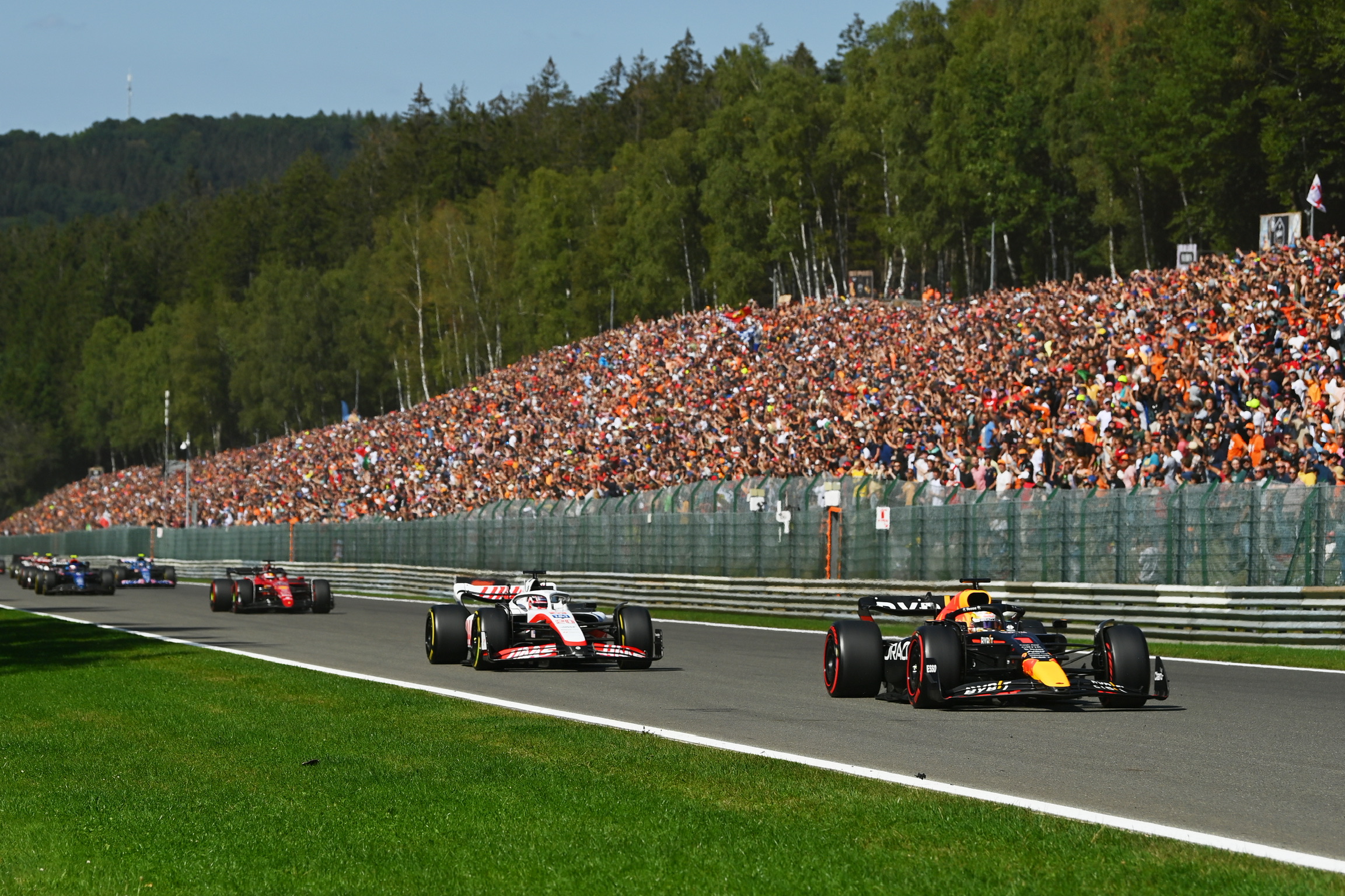 Formule 1-wagens op het circuit van Spa Francorchamps in België