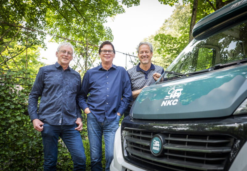 Collega's van NKC Advies bij camper