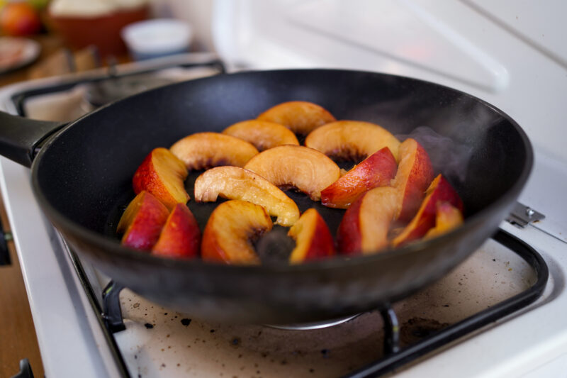 Nectarines in de pan