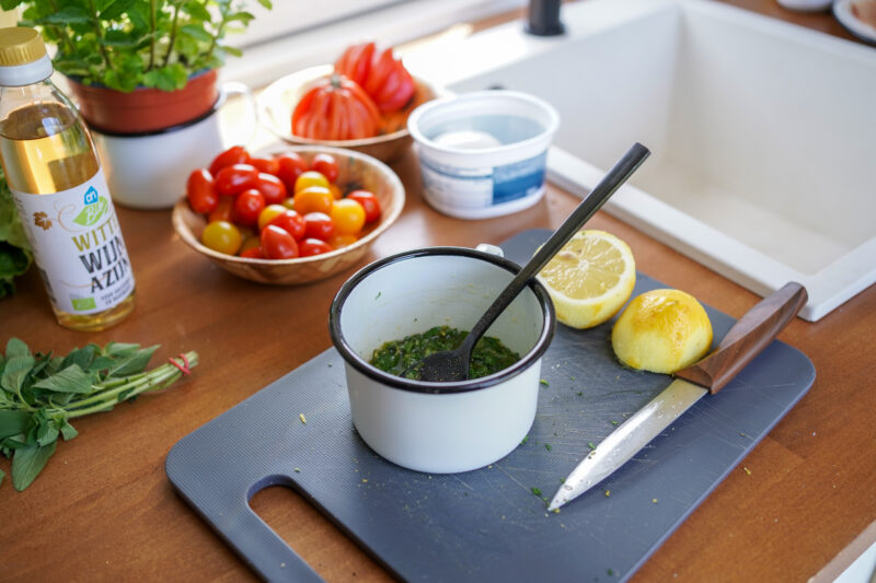 Ingrediënten van de salade op een rijtje