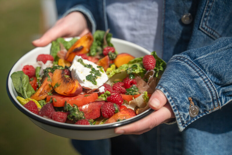 Salade gegrilde nectarine, burrata en prosciutto