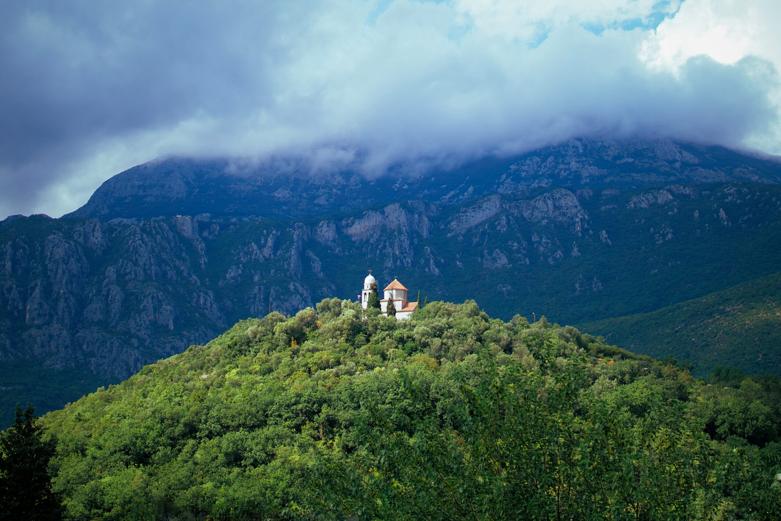 Kerk op berg, Herceg Novi, Montenegro