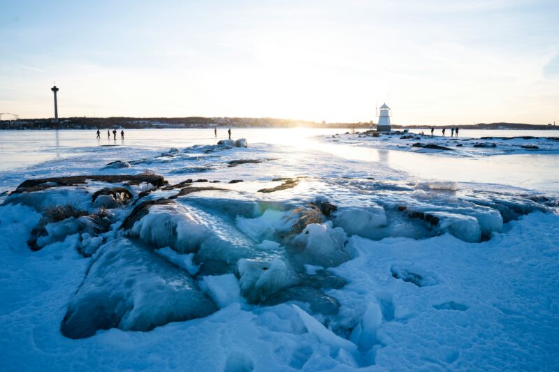Bevroren meer in Tampere, Finland