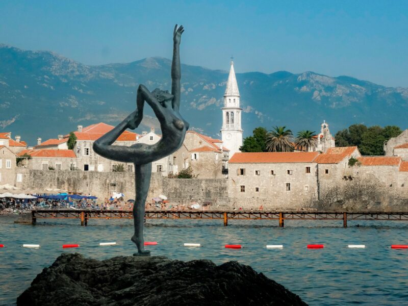 Ballerina standbeeld in Budva, Montenegro