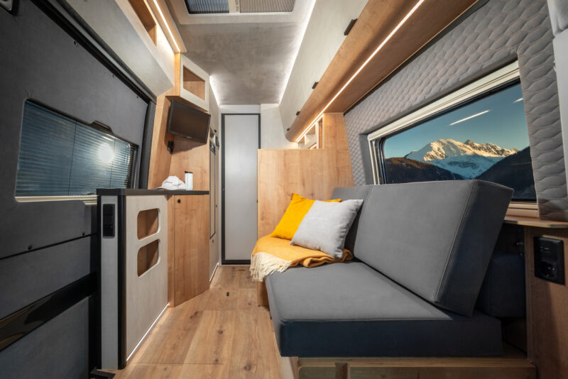 Globe-Traveller-FalconXS-8044-xl