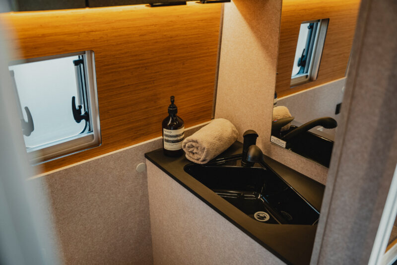 hymer_redwood_badezimmer-c-hymer-gmbh-co.-kg